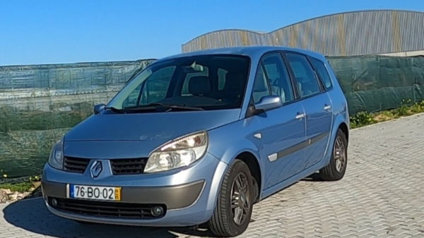 Renault Grand Scenic; 2006; Motor 1500 cc diesel com 105 cv ; 7L