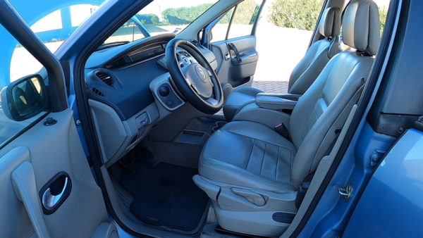 Renault Grand Scenic; 2006; Motor 1500 cc diesel com 105 cv ; 7L - Image 12